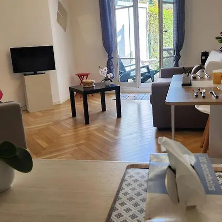 With Garden On The Seafront Appartement Deauville