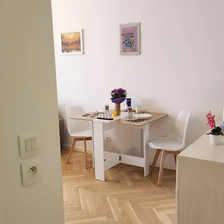 With Garden On The Seafront Appartement *